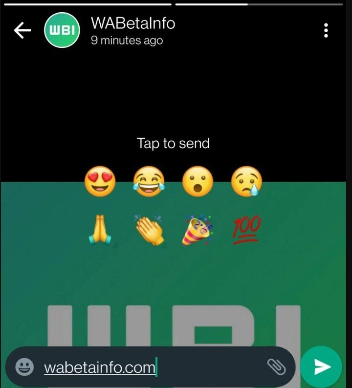 La captura que compartió WABetainfo sobre las reacciones a los estados de WhatsApp.