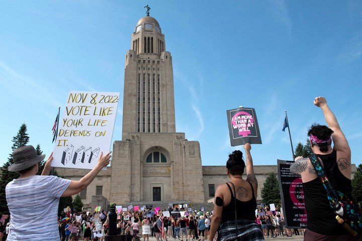 Protestas en Nebraska en julio de este año por el derecho al aborto.  Foto AP
