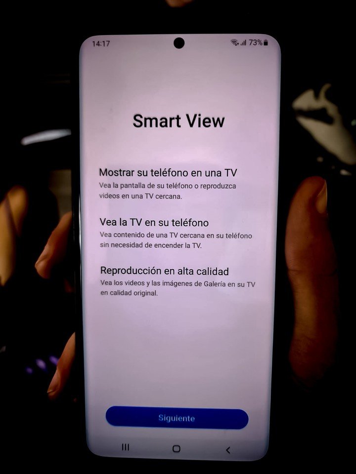 Para vincularlo, en algunos teléfonos, como Samsung, aparece como Smart View.