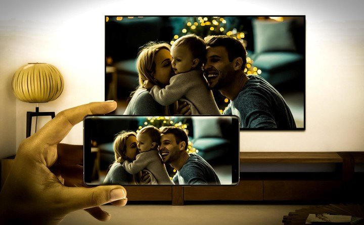 El screen mirroring te permite transferir los recuerdos del móvil a la televisión.