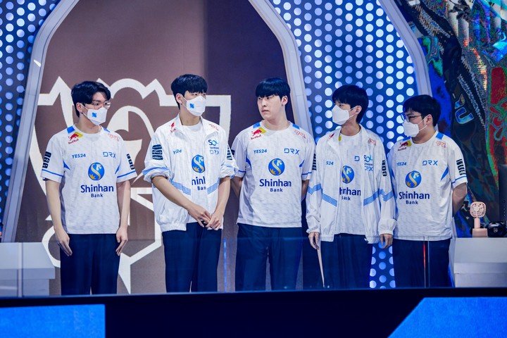 DRX, de Corea del Sur, eliminó a Isurus Gaming y finalizó invicto la primera fase de la Copa del Mundo de League of Legends.  Foto: Juegos antidisturbios.