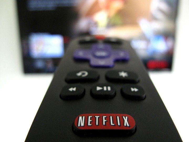 Uno de cada tres hogares que ven series y películas de Netflix no pagan por el servicio.  Foto: REUTERS/Mike Blake.