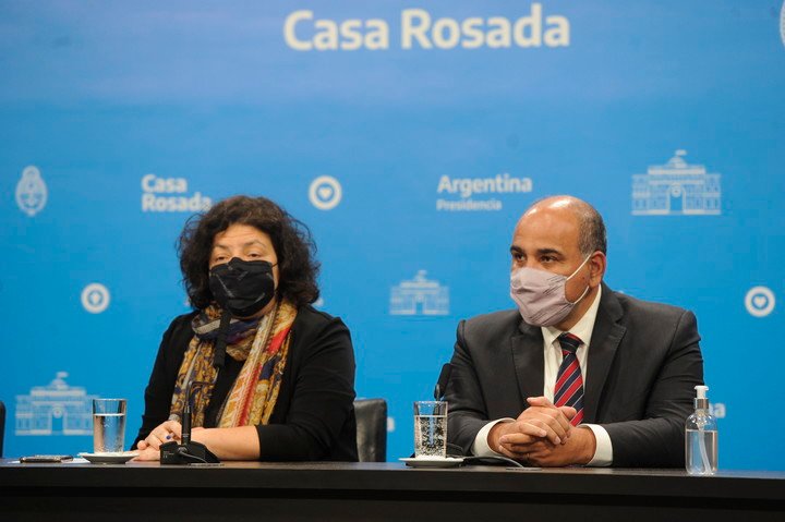 Carla Vizzotti, Ministra de Salud, junto a Juan Manzur, Jefe de Gabinete.  Foto Juan Manuel Foglia