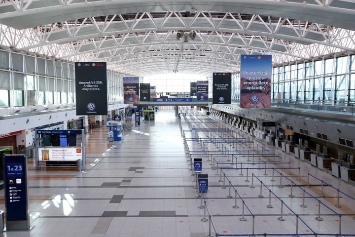 Migraciones también sufrió una fuga importante.  (Foto: AA 2000)