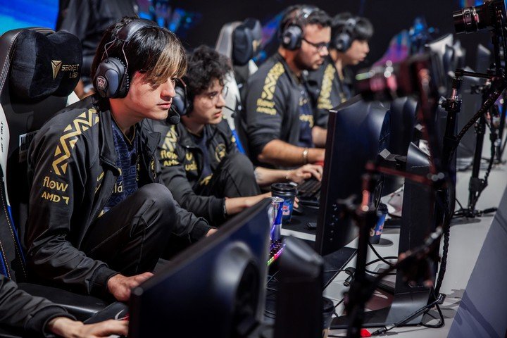 Tras la eliminación, Isurus Gaming tiene un compromiso más antes de despedirse de Worlds 2022. Foto: Riot Games.