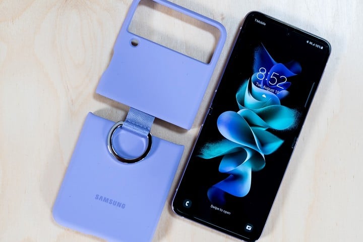 Aprovechando el 30% de descuento, Galaxy Z Flip3 5G cuesta $159,999 en lugar de $229,999.  Foto: Bloomberg