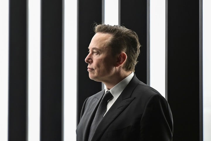 Elon Musk responde preguntas de la prensa a través de sus tuits.  FotoPatrick Pleul/AP