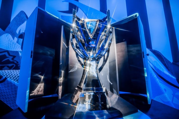 La Copa del Invocador, el trofeo definitivo en las competiciones de League of Legends, diseñado especialmente por Tiffany & Co. Foto: Riot Games.