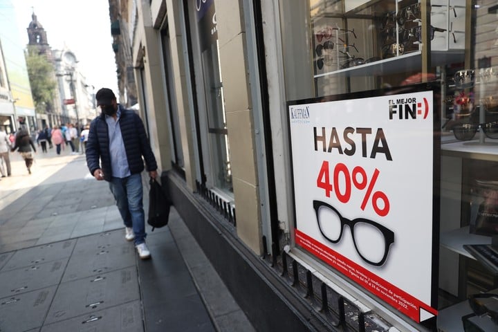 En la Ciudad de México también se preparan.  Foto: EFE