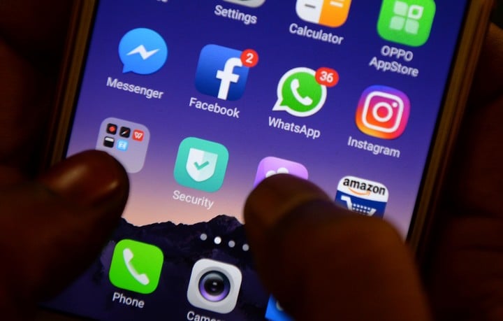 Ante un robo de celular, hay que cambiar las contraseñas de las redes sociales lo antes posible para que los delincuentes no puedan entrar en ellas.  Foto: ARUN SANKAR/ AFP.