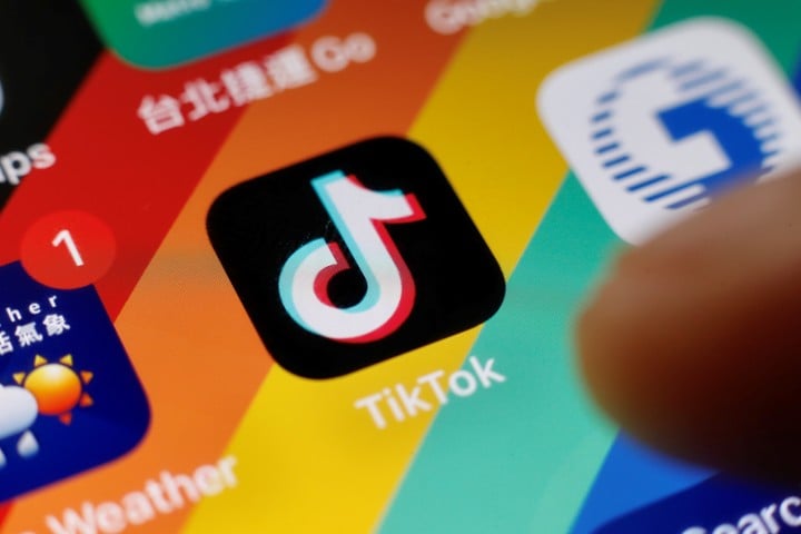 Varios gobiernos de EE. UU. e incluso las Fuerzas Armadas quieren prohibir el uso de TikTok.  Foto: EFE