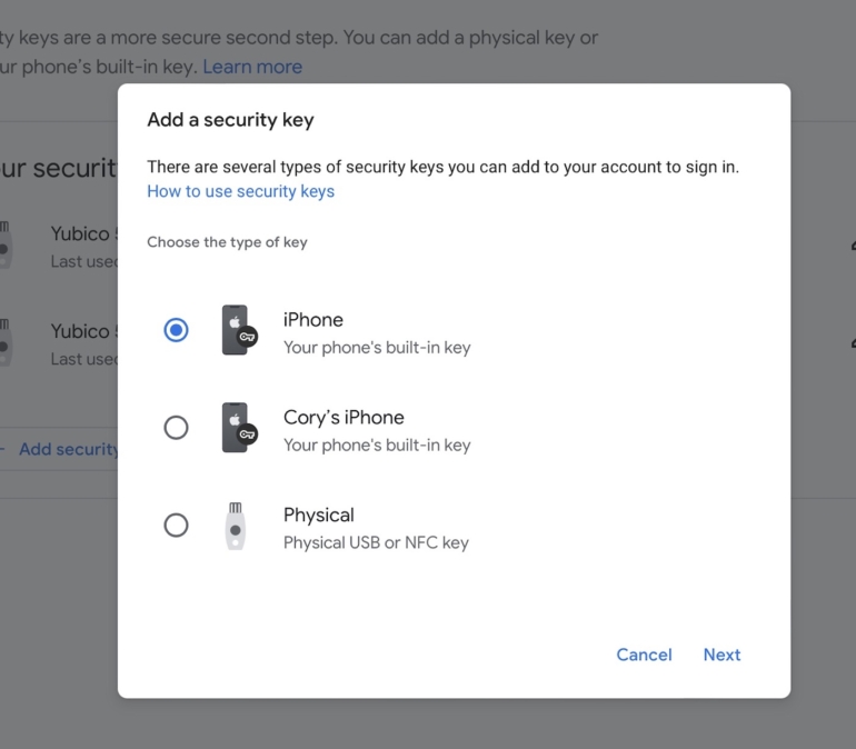 Seleccione su iPhone como clave de seguridad, incluso si ya tiene claves físicas configuradas en su cuenta de Google.