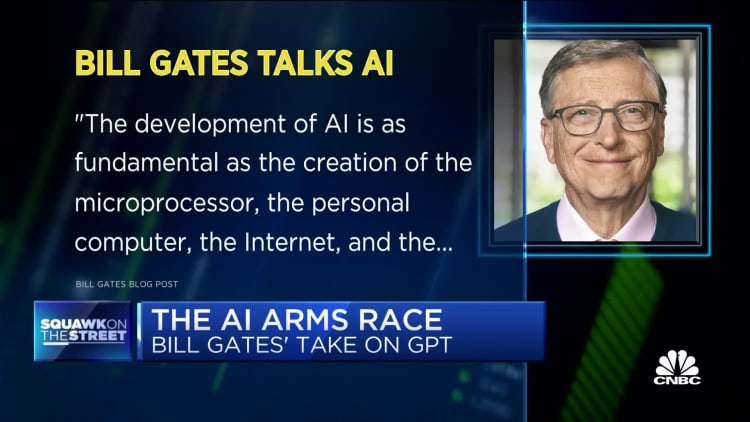 Bill Gates llama a GPT de OpenAI el avance tecnológico más importante desde 1980