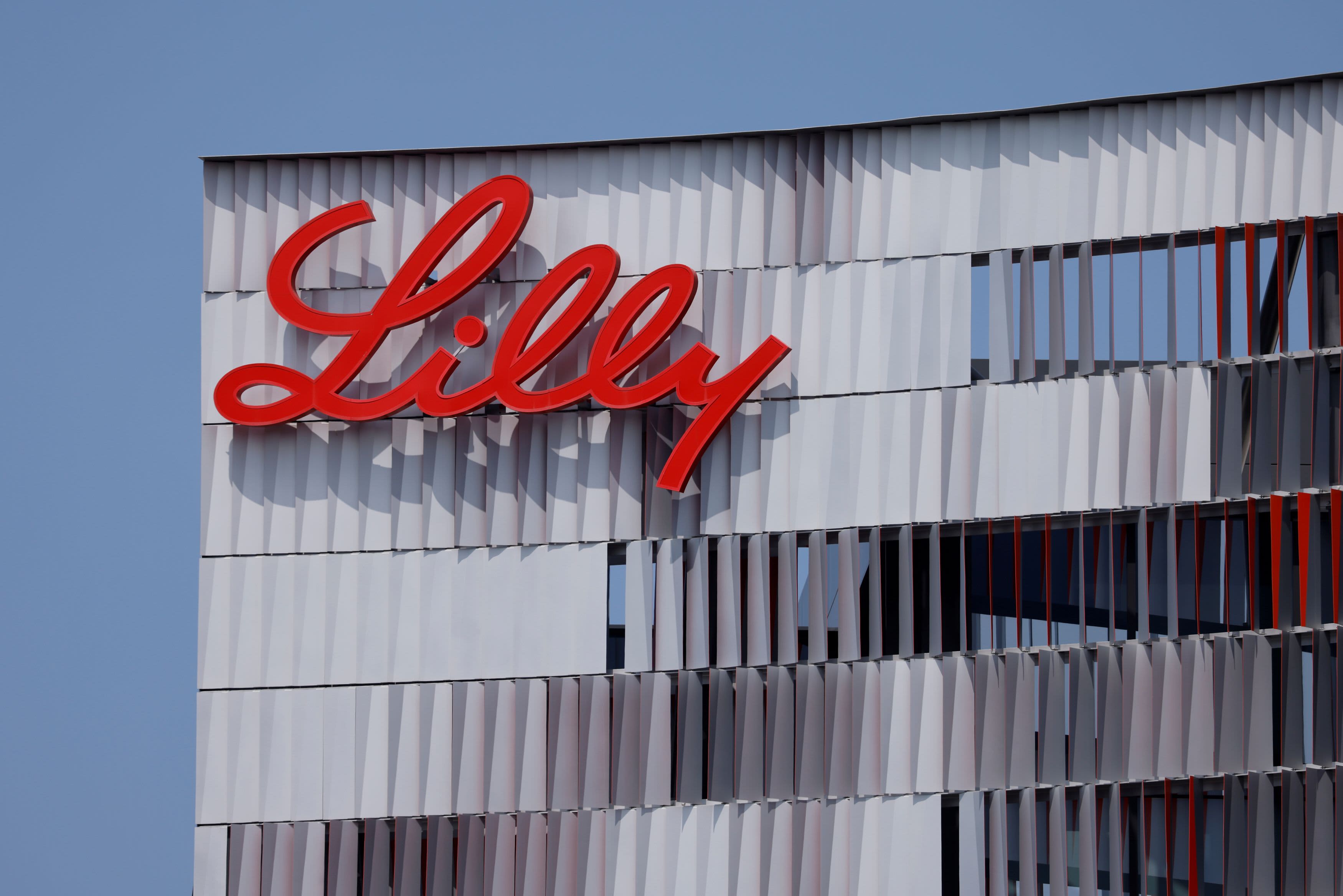 Los datos positivos de los ensayos de medicamentos para el Alzheimer empujan a las acciones de Eli Lilly a otro máximo histórico y mejoran nuestra perspectiva