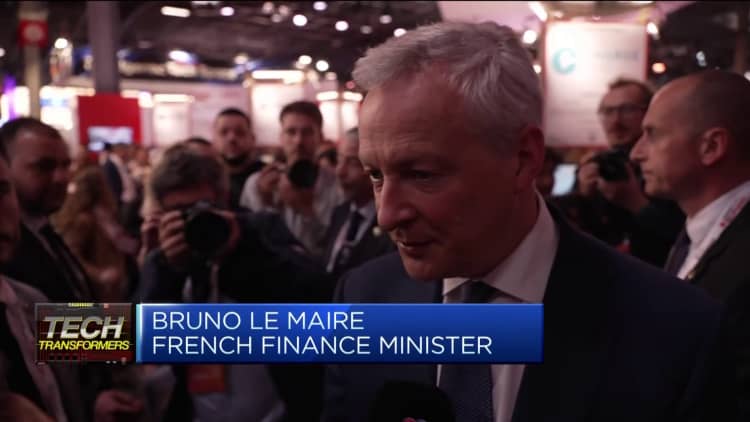 El ministro de Finanzas francés, Bruno Le Maire, dice que Francia es el líder en inteligencia artificial en Europa