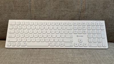 Parte frontal del teclado alogic echelon