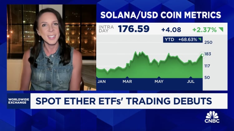 Los ETF al contado de ether superan los mil millones de dólares en su debut comercial en EE. UU.