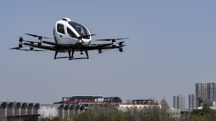 Dé un paseo dentro del taxi aéreo biplaza totalmente autónomo de Ehang