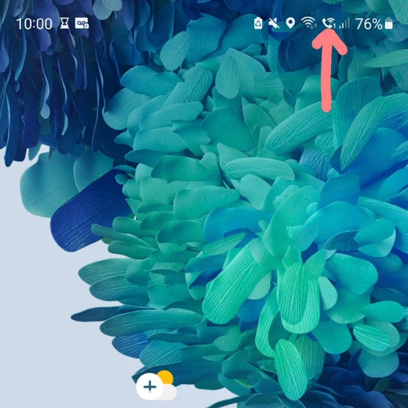 Si las llamadas por Wi-Fi están activadas, deberías ver este ícono en la parte superior de la pantalla de tu teléfono.